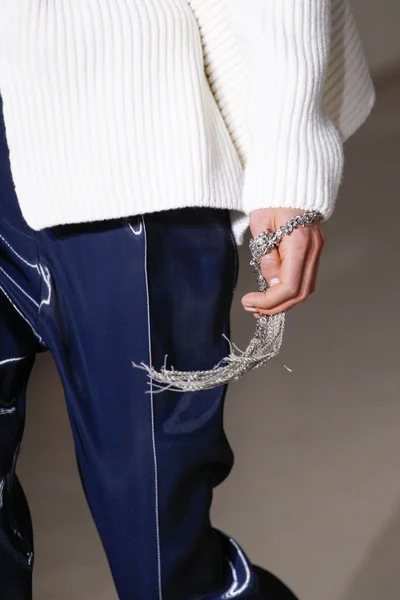 Look 49